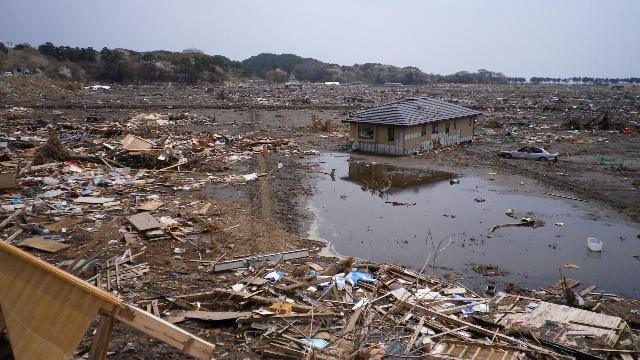 七ヶ浜町、菖蒲田海水浴場の惨状