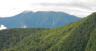 南隣りのウペペサンケ山